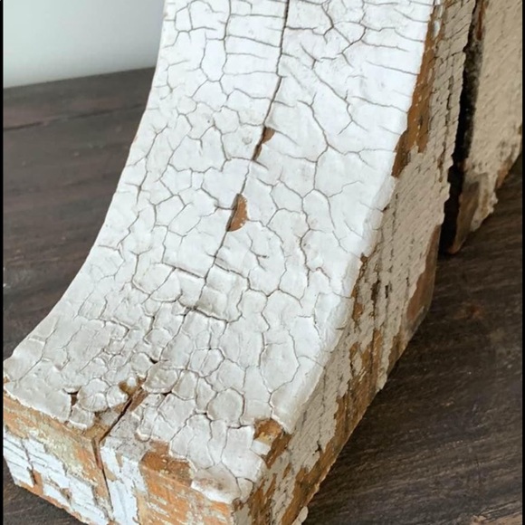 Set of Distressed Corbels - Picture 4 of 5